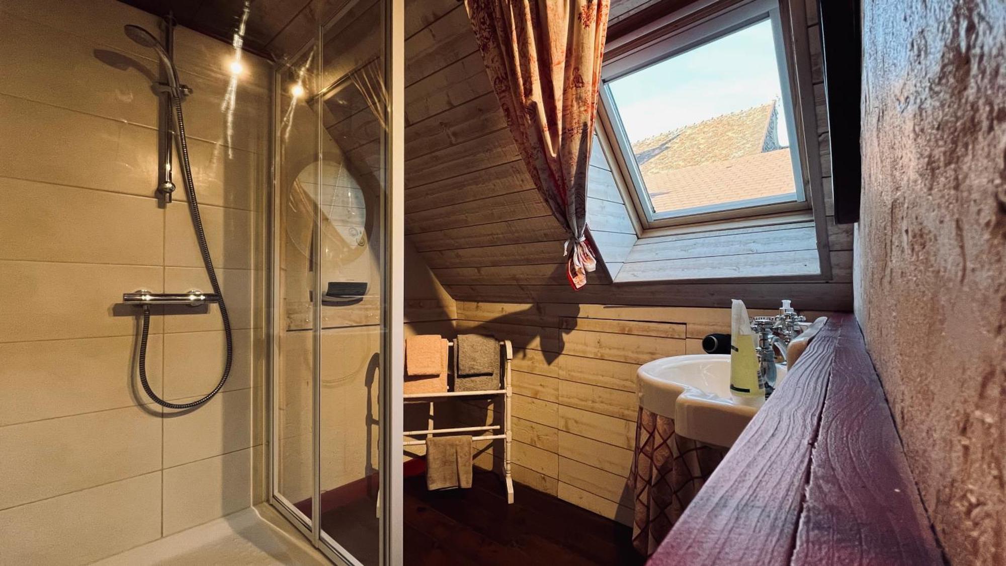 Bed and Breakfast Le Logis 46° / 4° à Saint-Sernin-du-Plain Extérieur photo